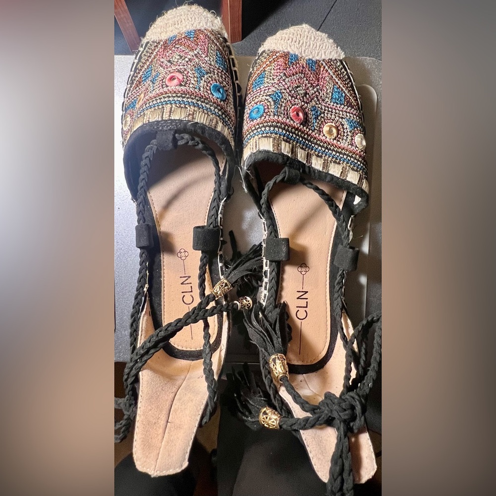 CLN Black Espadrilles with Intricate Embroidery (17C-Shaggy sz37)